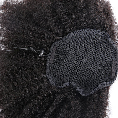 zoom sur ponytail kinky curly