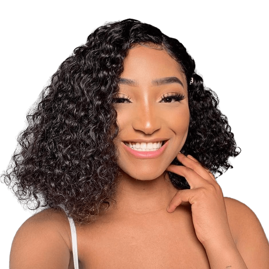 femme souriant et portant une perruque courte water wave